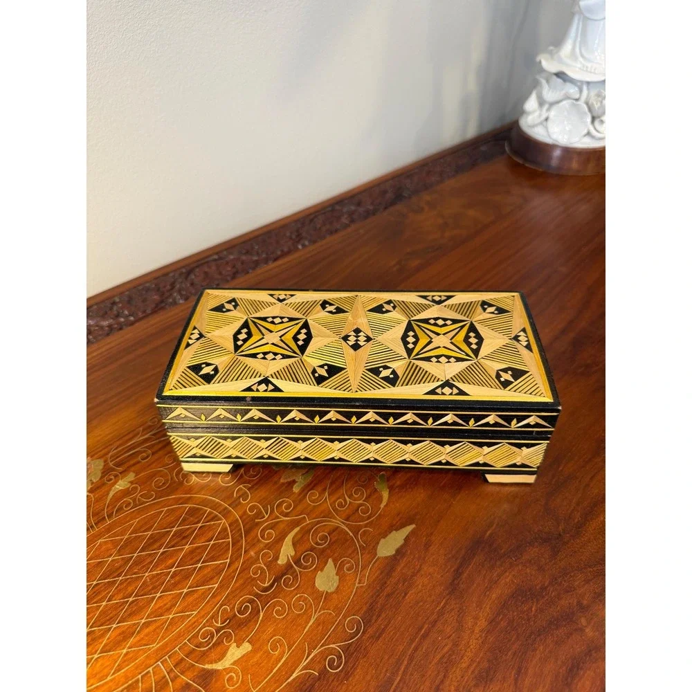 Vintage Russian Straw Marquetry Box‎